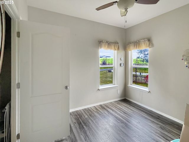 1215 CHAPMAN Rd, Castle Rock, WA 98611