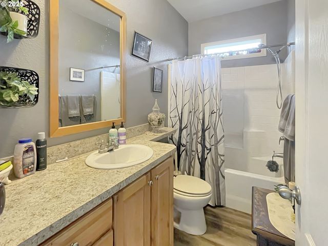 1215 CHAPMAN Rd, Castle Rock, WA 98611