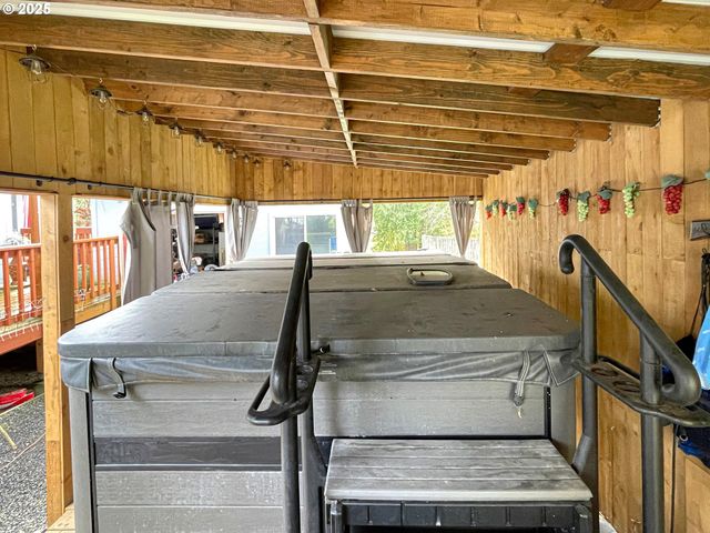 1215 CHAPMAN Rd, Castle Rock, WA 98611