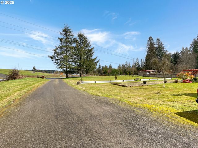 1215 CHAPMAN Rd, Castle Rock, WA 98611
