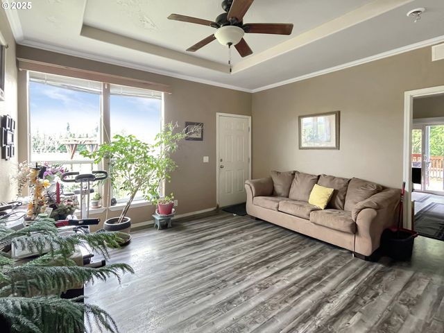 1215 CHAPMAN Rd, Castle Rock, WA 98611