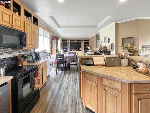 1215 CHAPMAN Rd, Castle Rock, WA 98611