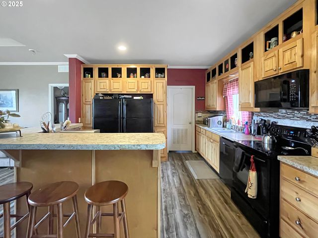 1215 CHAPMAN Rd, Castle Rock, WA 98611