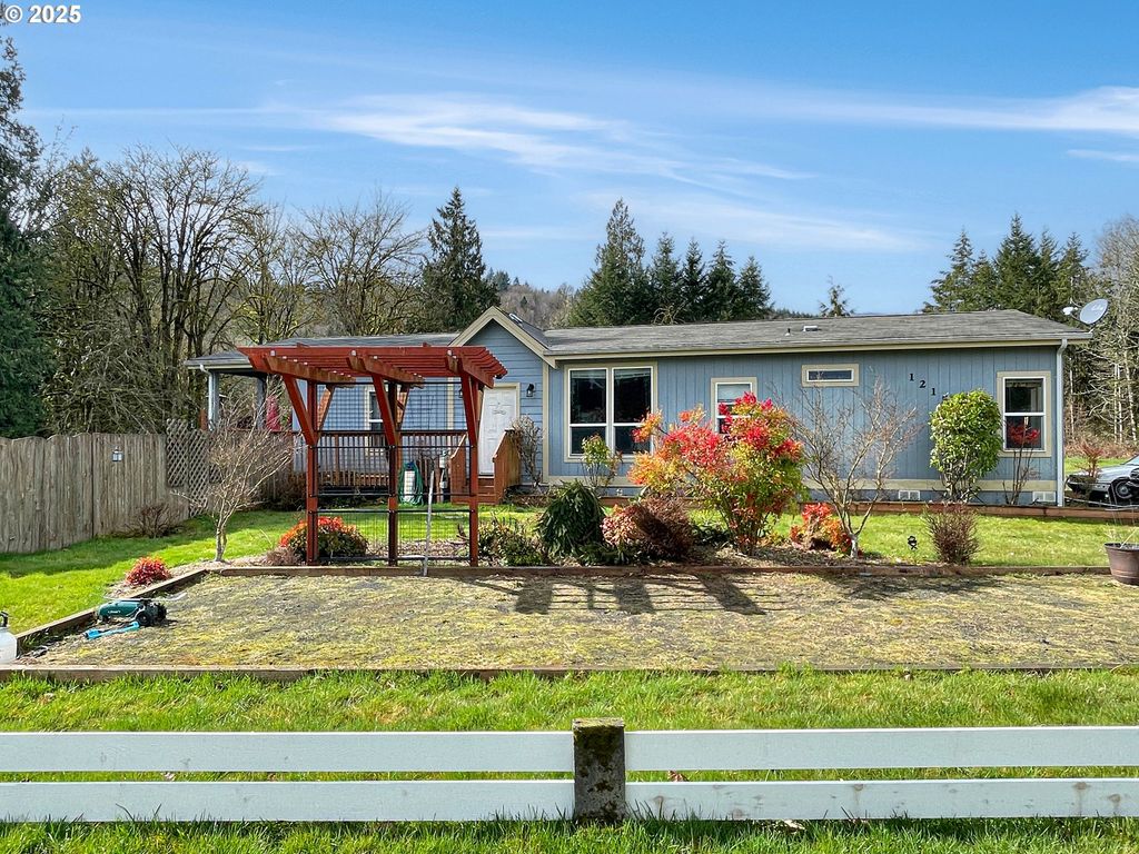 1215 CHAPMAN Rd, Castle Rock, WA 98611