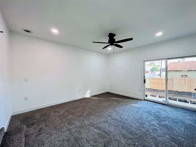 1402 E Marion Street, Knoxville, IA 50138