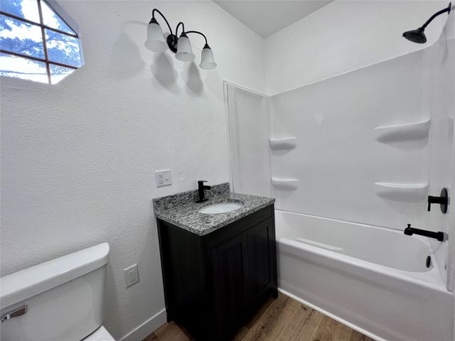 1402 E Marion Street, Knoxville, IA 50138