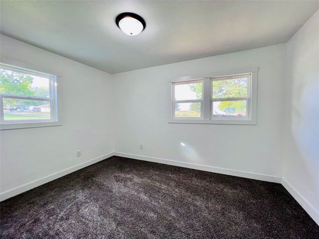 1402 E Marion Street, Knoxville, IA 50138