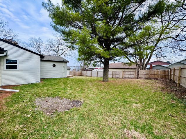 1402 E Marion Street, Knoxville, IA 50138