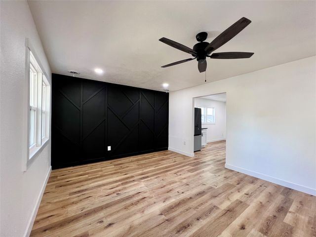 1402 E Marion Street, Knoxville, IA 50138