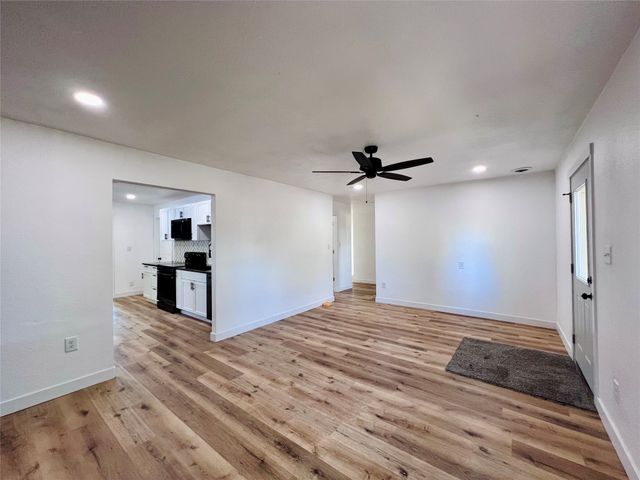 1402 E Marion Street, Knoxville, IA 50138