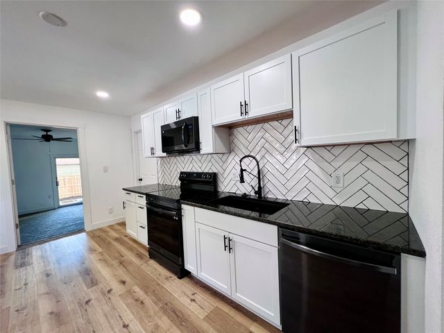 1402 E Marion Street, Knoxville, IA 50138