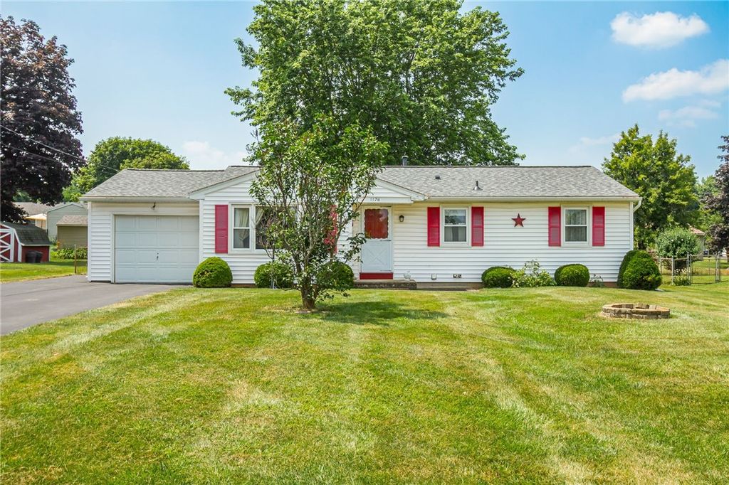 1176 Hook Road, Farmington, NY 14425
