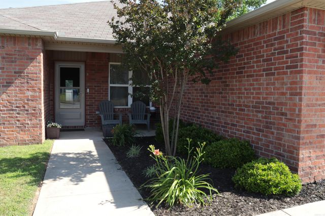 6740 Red Oak Lane, North Little Rock, AR 72117