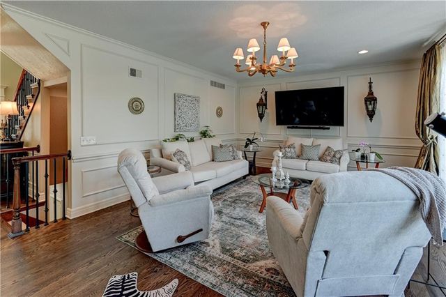 411 NE BITTER CREEK Road, Lee's Summit, MO 64086