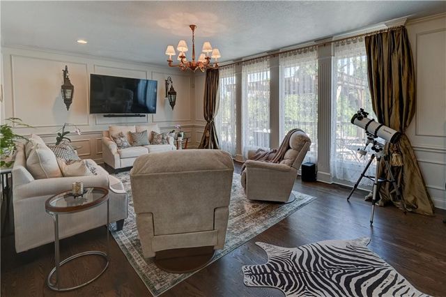 411 NE BITTER CREEK Road, Lee's Summit, MO 64086