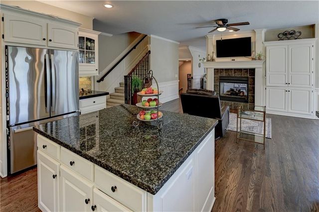 411 NE BITTER CREEK Road, Lee's Summit, MO 64086