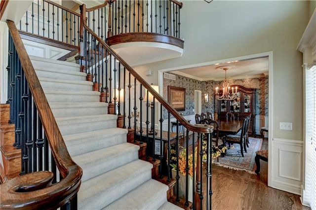 411 NE BITTER CREEK Road, Lee's Summit, MO 64086