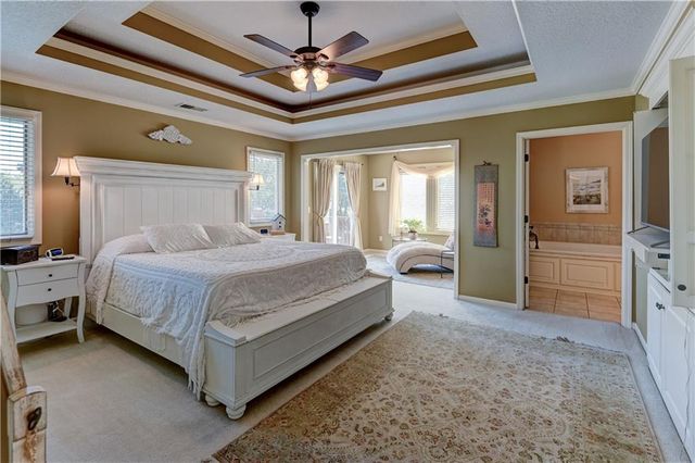 411 NE BITTER CREEK Road, Lee's Summit, MO 64086