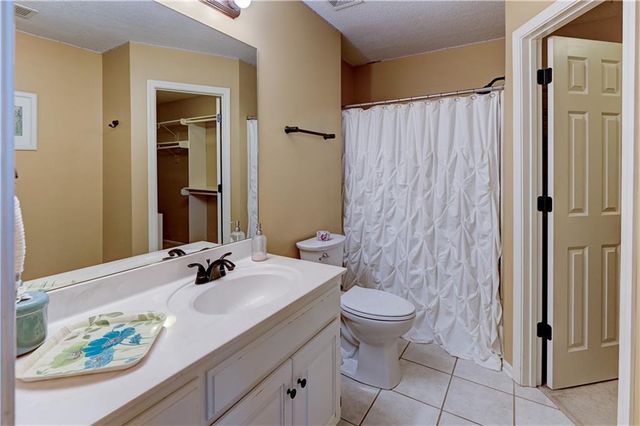411 NE BITTER CREEK Road, Lee's Summit, MO 64086