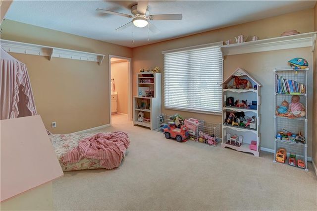 411 NE BITTER CREEK Road, Lee's Summit, MO 64086