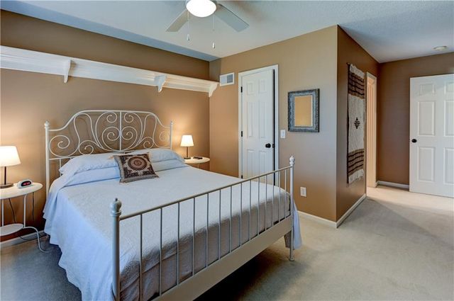 411 NE BITTER CREEK Road, Lee's Summit, MO 64086
