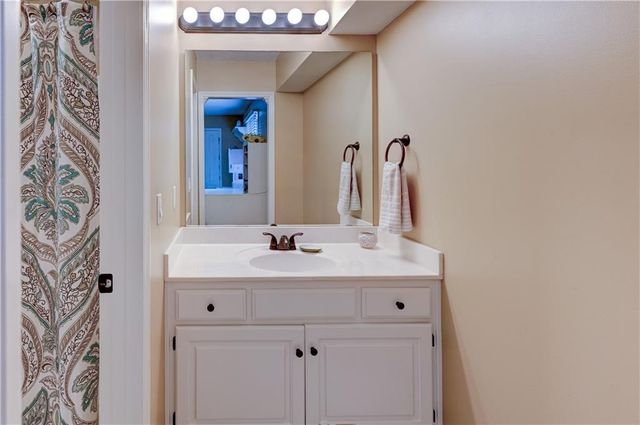 411 NE BITTER CREEK Road, Lee's Summit, MO 64086
