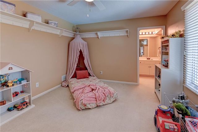 411 NE BITTER CREEK Road, Lee's Summit, MO 64086