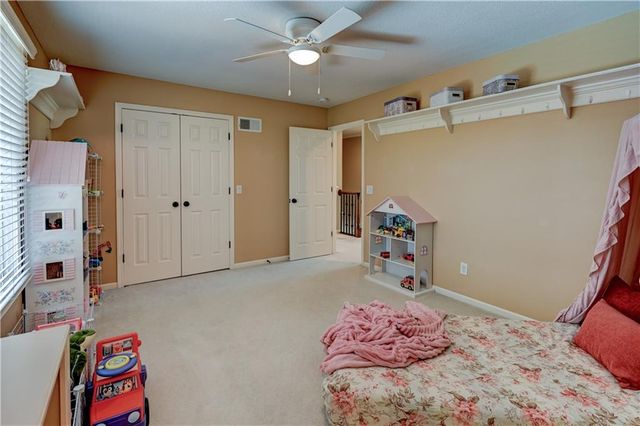 411 NE BITTER CREEK Road, Lee's Summit, MO 64086