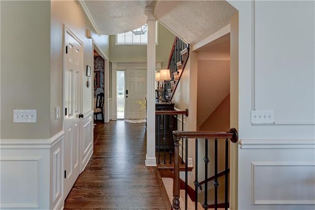 411 NE BITTER CREEK Road, Lee's Summit, MO 64086