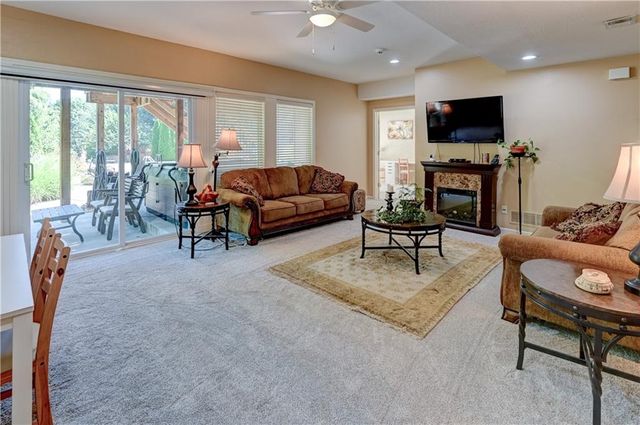 411 NE BITTER CREEK Road, Lee's Summit, MO 64086
