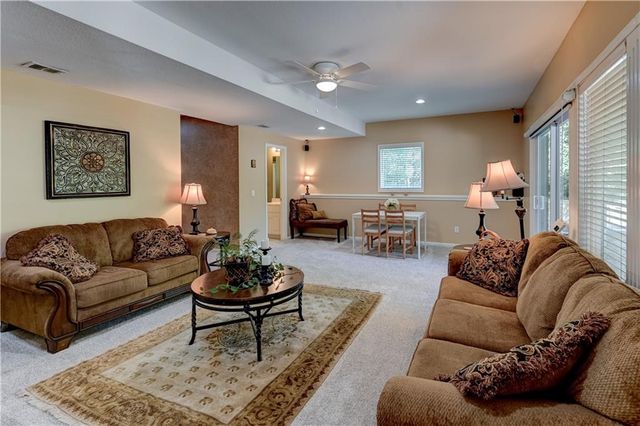 411 NE BITTER CREEK Road, Lee's Summit, MO 64086