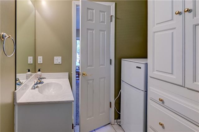 411 NE BITTER CREEK Road, Lee's Summit, MO 64086