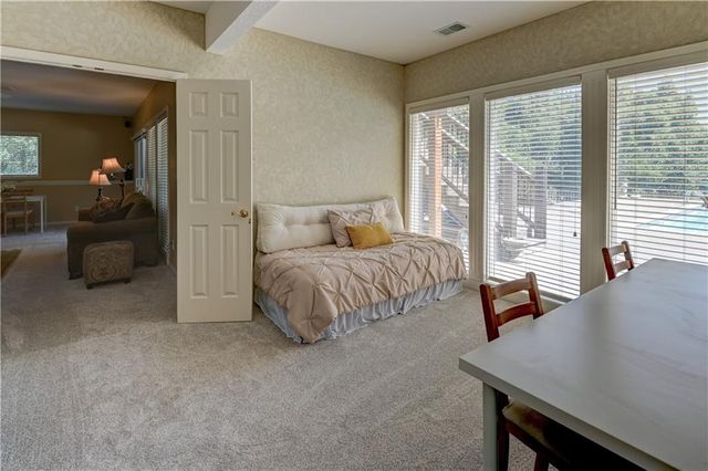 411 NE BITTER CREEK Road, Lee's Summit, MO 64086