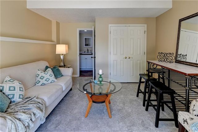 411 NE BITTER CREEK Road, Lee's Summit, MO 64086