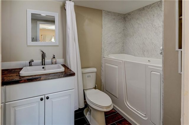 411 NE BITTER CREEK Road, Lee's Summit, MO 64086