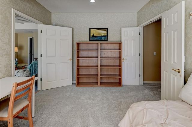 411 NE BITTER CREEK Road, Lee's Summit, MO 64086