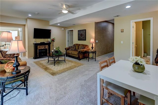 411 NE BITTER CREEK Road, Lee's Summit, MO 64086