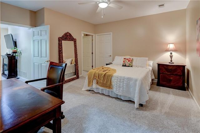 411 NE BITTER CREEK Road, Lee's Summit, MO 64086