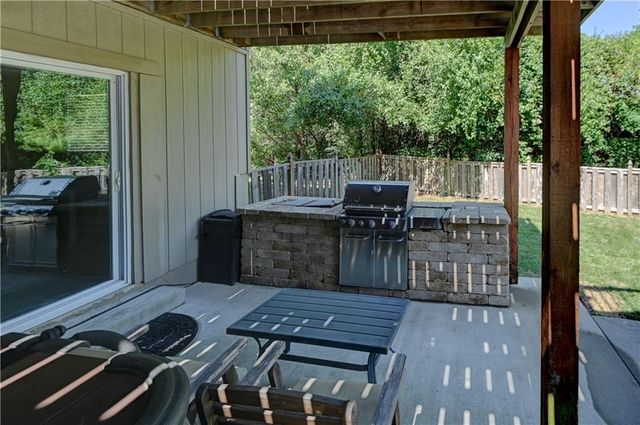 411 NE BITTER CREEK Road, Lee's Summit, MO 64086