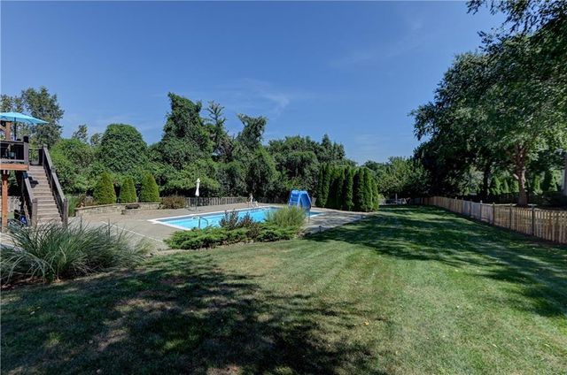 411 NE BITTER CREEK Road, Lee's Summit, MO 64086