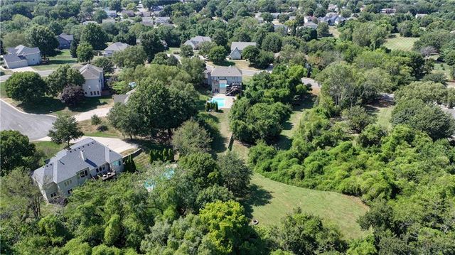 411 NE BITTER CREEK Road, Lee's Summit, MO 64086