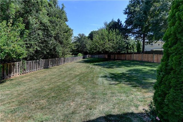 411 NE BITTER CREEK Road, Lee's Summit, MO 64086