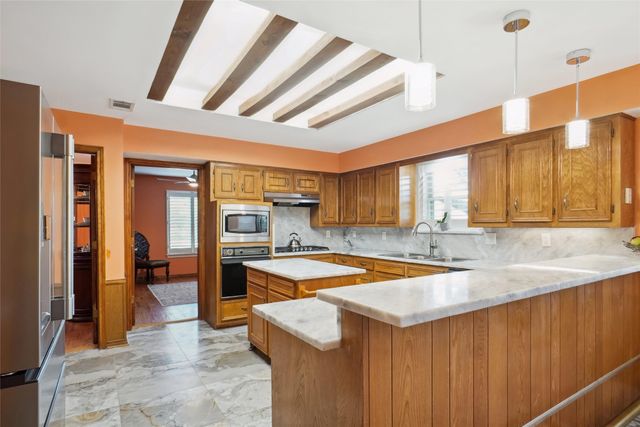 2833 S Country Club Road, Garland, TX 75043