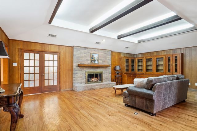 2833 S Country Club Road, Garland, TX 75043