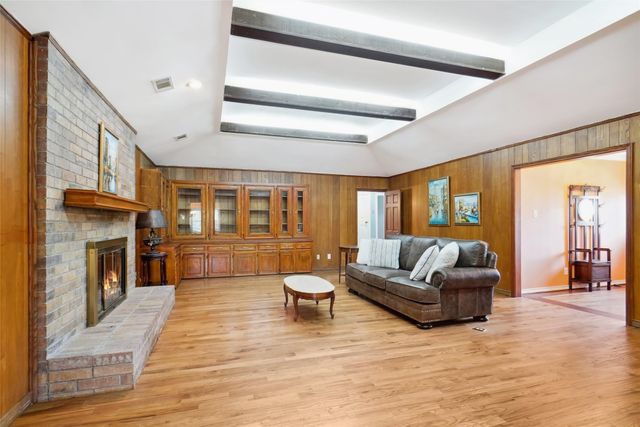 2833 S Country Club Road, Garland, TX 75043