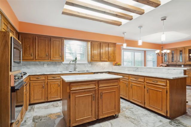 2833 S Country Club Road, Garland, TX 75043