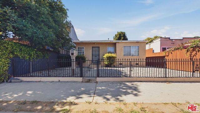 563 Brooks Avenue, Venice, CA 90291