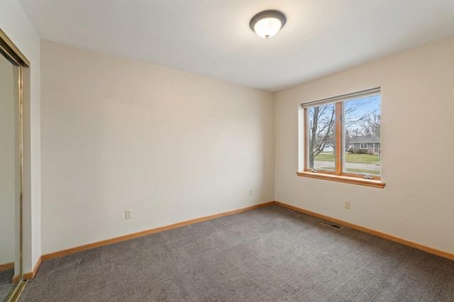 304 Pondridge Circle, Wayzata, MN 55391