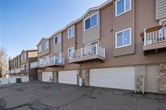 304 Pondridge Circle, Wayzata, MN 55391
