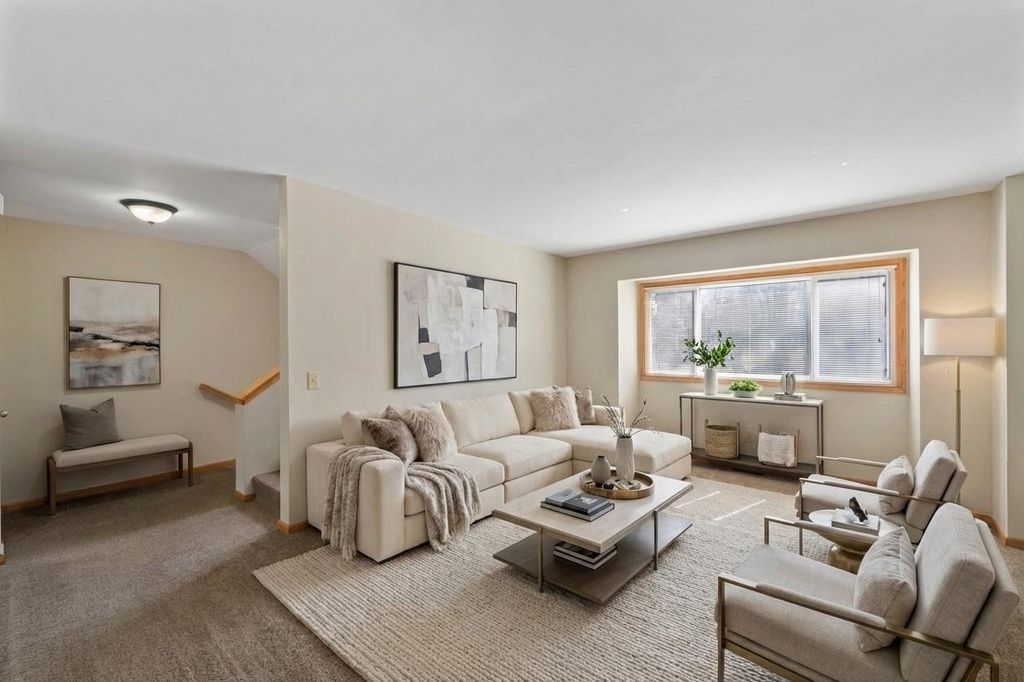 304 Pondridge Circle, Wayzata, MN 55391